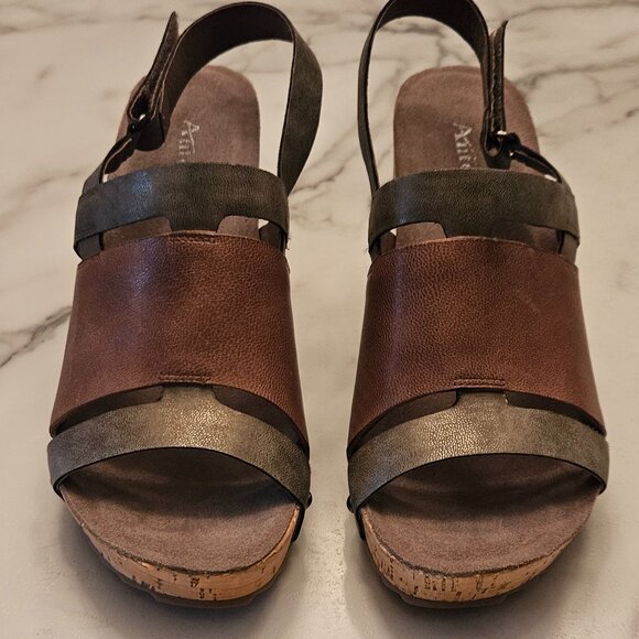 NEW with box Antelope leather wedge sandals size 8 - Picture 6 of 7